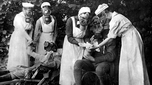 战争中的医护人员图片
